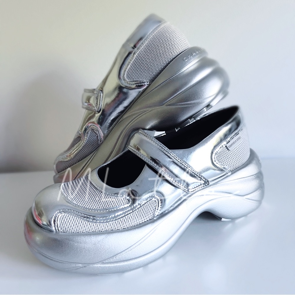 CHARLES & KEITH｜NWOT Metallic Curved Platform Mary Jane Sneakers Silver Sz 6
